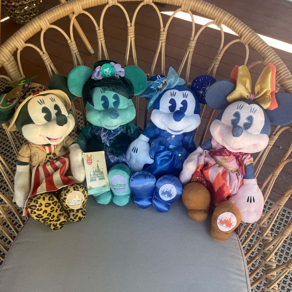 Minnie Mouse Main Attraction Dolls